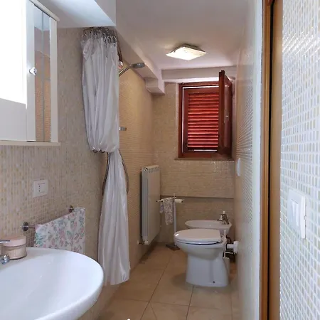 Casa Con Corte Privata -comoda, Spaziosa, Vicina Al Mare E A Tutti I Servizi