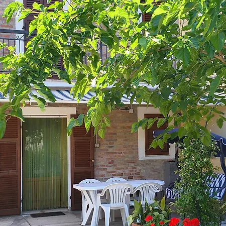 Casa Con Corte Privata -comoda, Spaziosa, Vicina Al Mare E A Tutti I Servizi